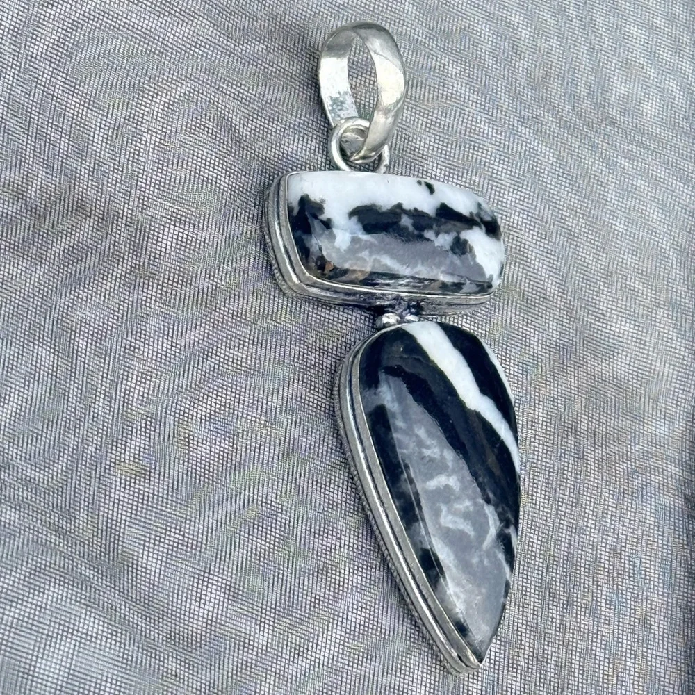 925 Sterling Silver White Buffalo Turquoise Pendant - Picture 6 of 6
